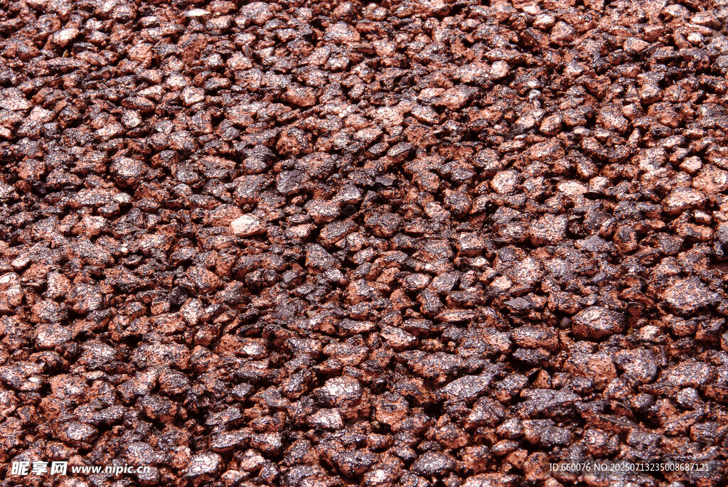 红色碎石颗粒纹理特写