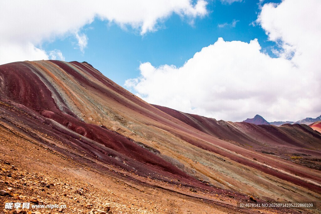 五彩斑斓的壮丽山地景观