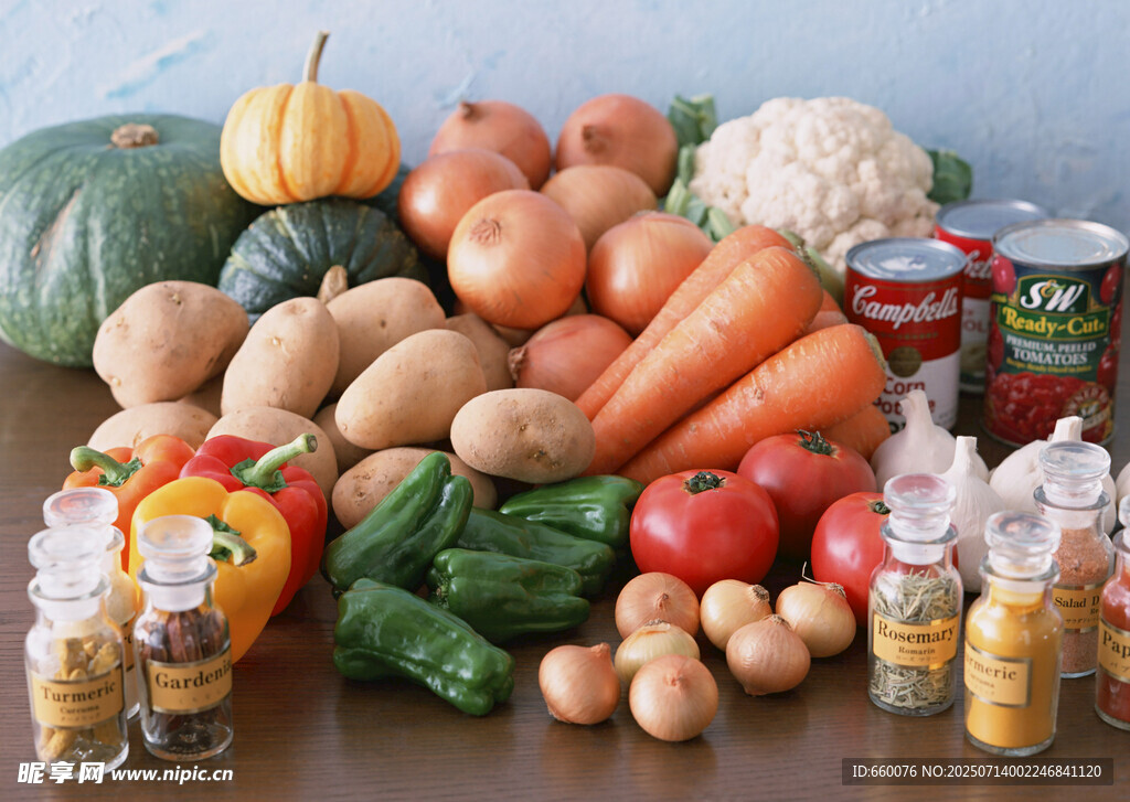 多样新鲜蔬菜与调料组合