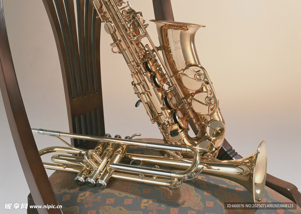 复古黄铜乐器特写