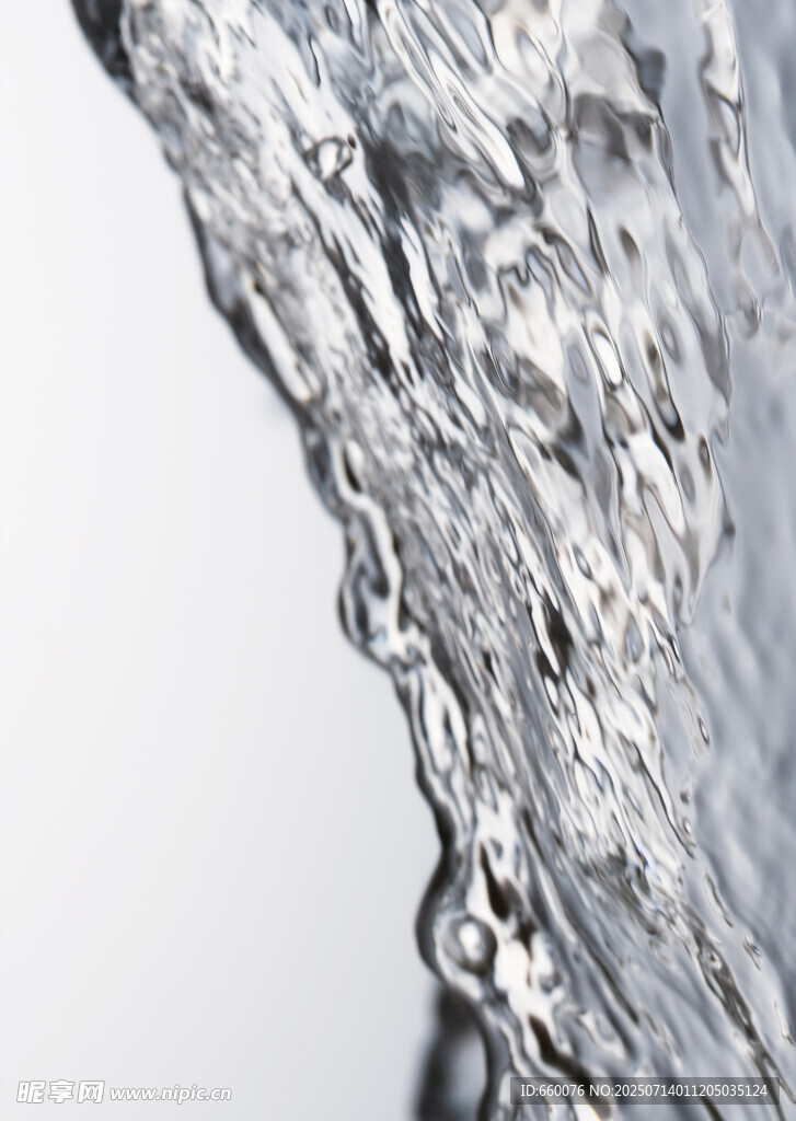 流动的晶莹水花