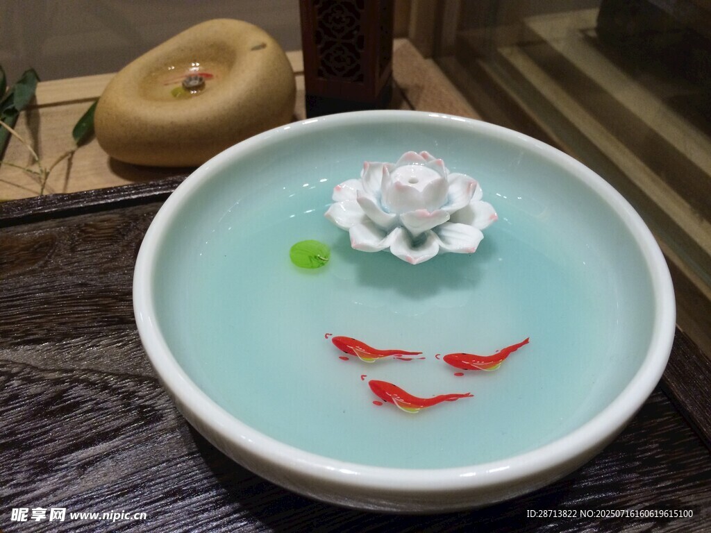 禅意水中莲花装饰摆件