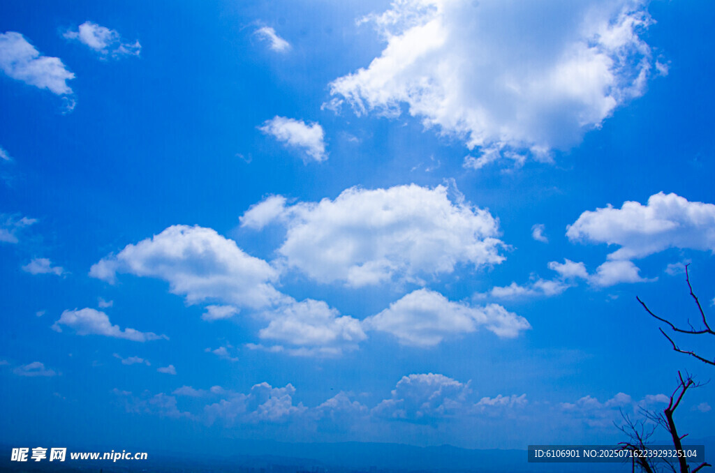 蓝天白云
