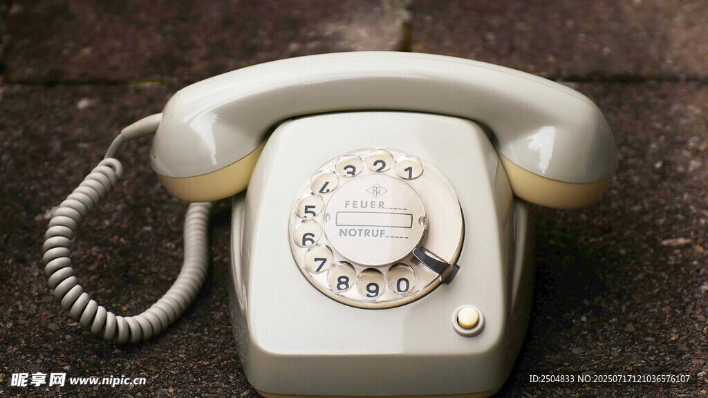 复古旋转拨号电话机
