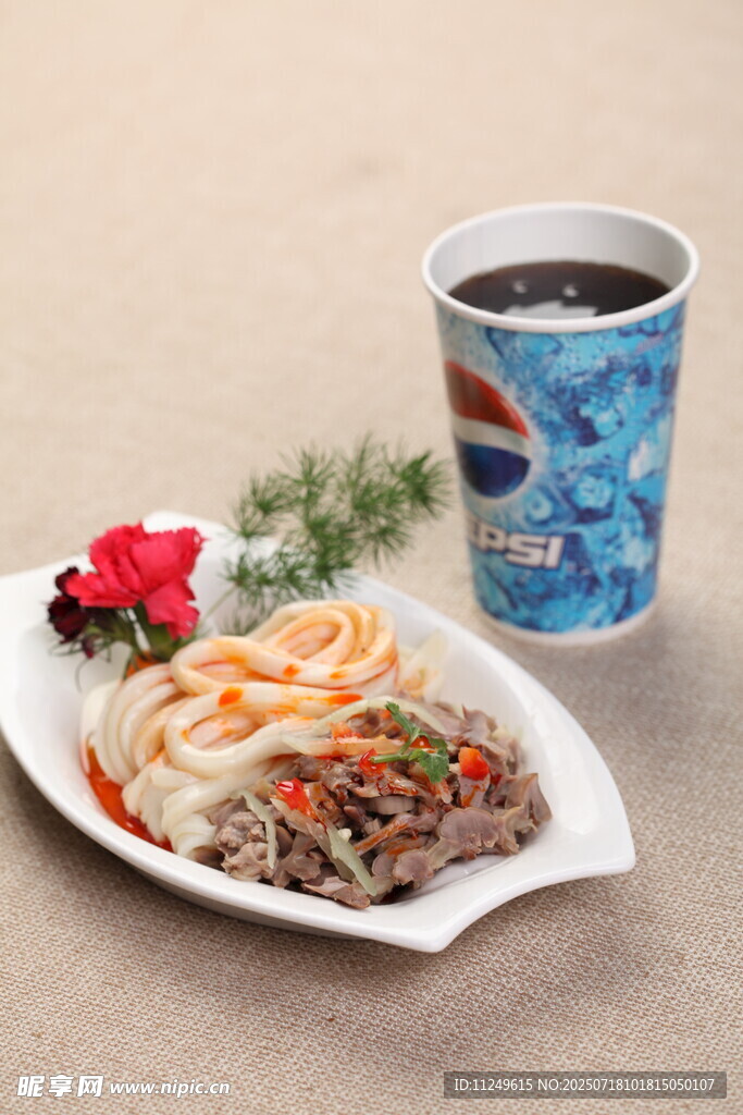 珍珠花丁香鱼拌米皮