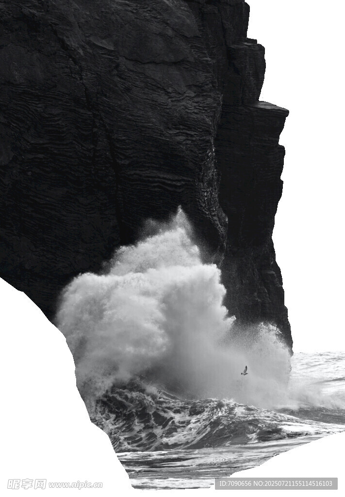 海浪拍击岩石的瞬间