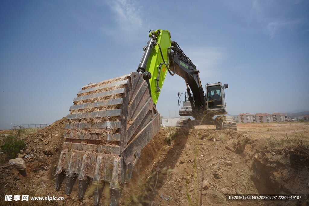 挖掘机施工现场作业