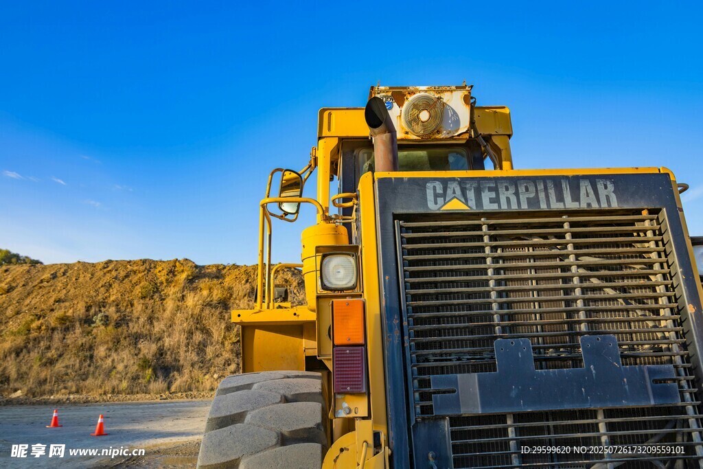 黄色重型矿用卡车