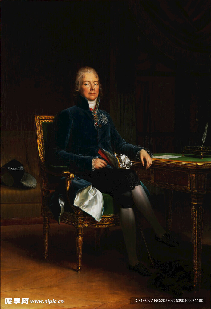 古典装扮男士端坐于室内