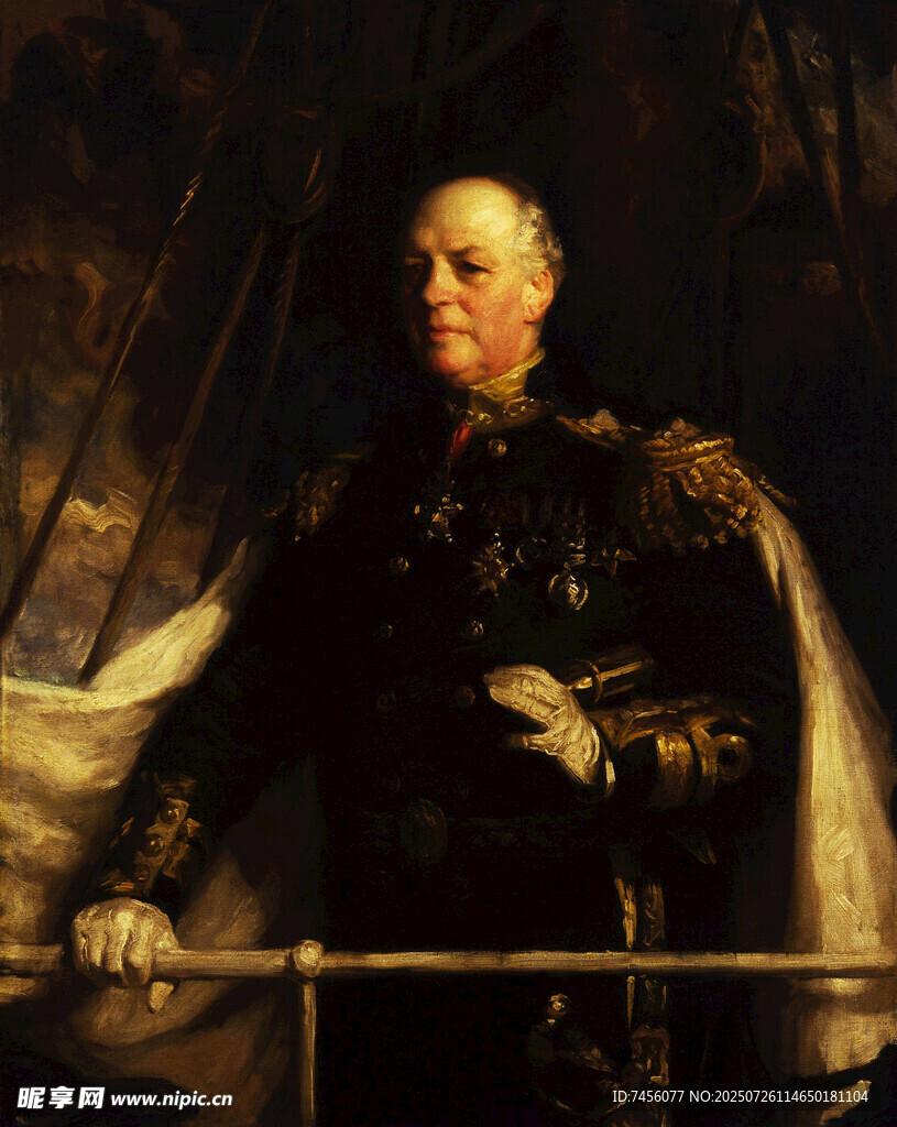 身着戎装的威严人物