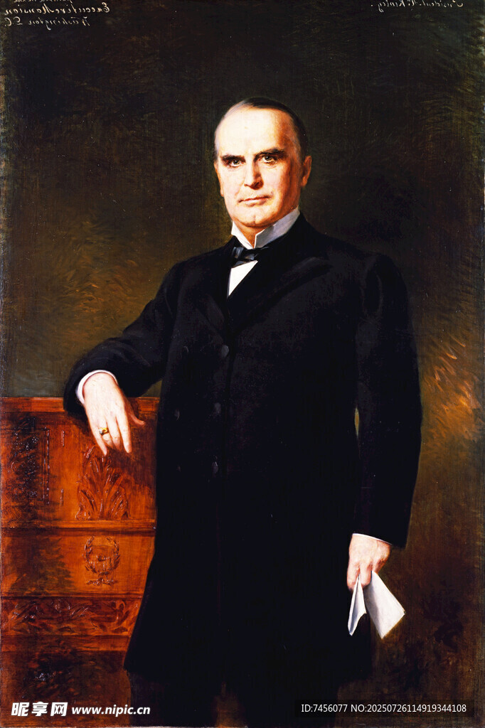 身着正装的男士肖像