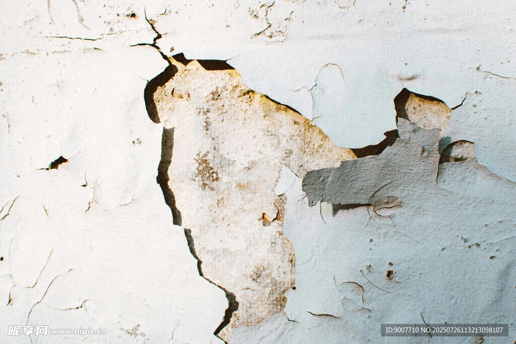 墙面剥落景象