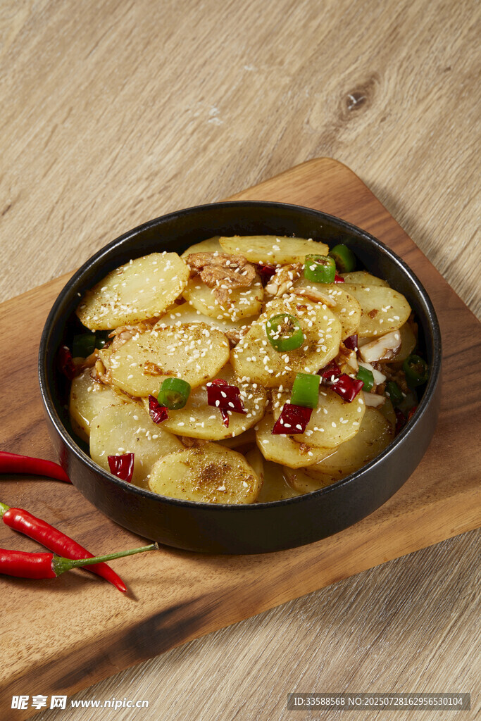 砂锅土豆片 竖版正面照