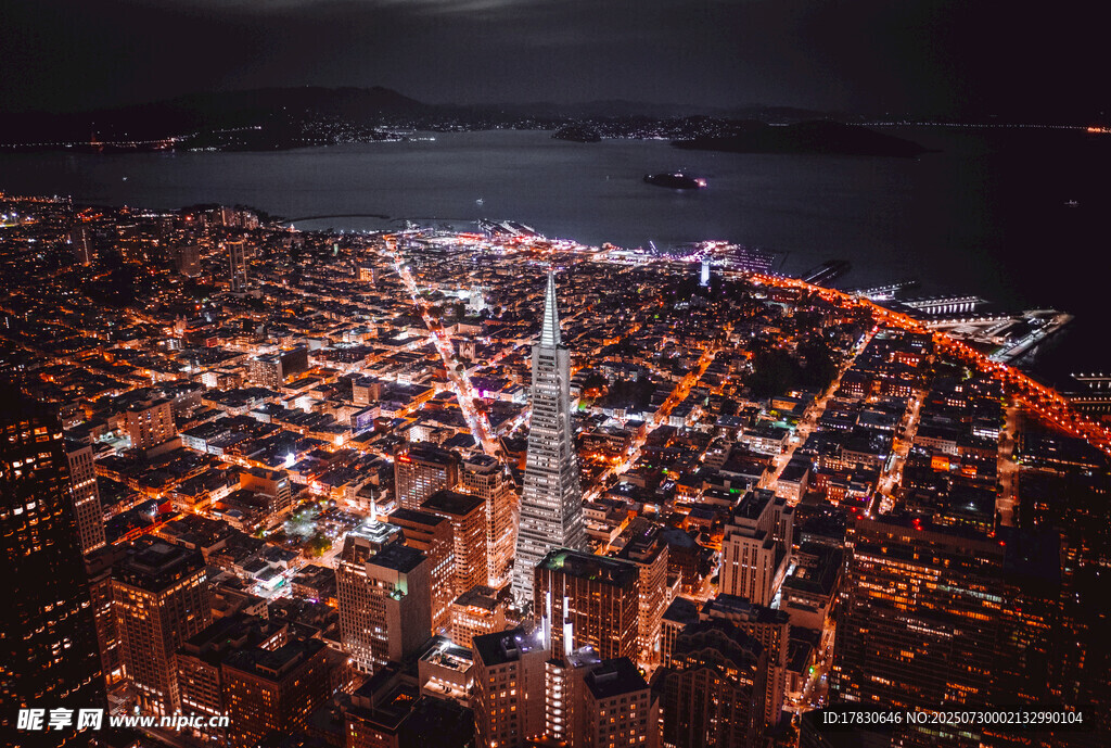 城市璀璨夜景俯瞰图