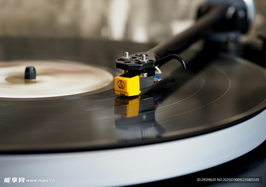 复古黑胶唱片机特写镜头