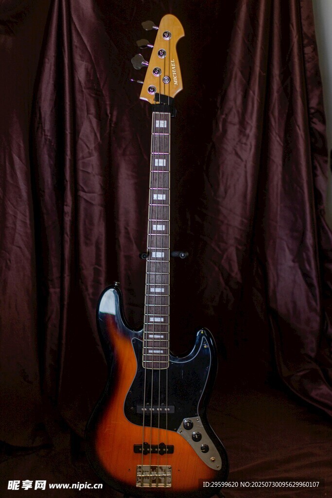 橙色电贝斯展示