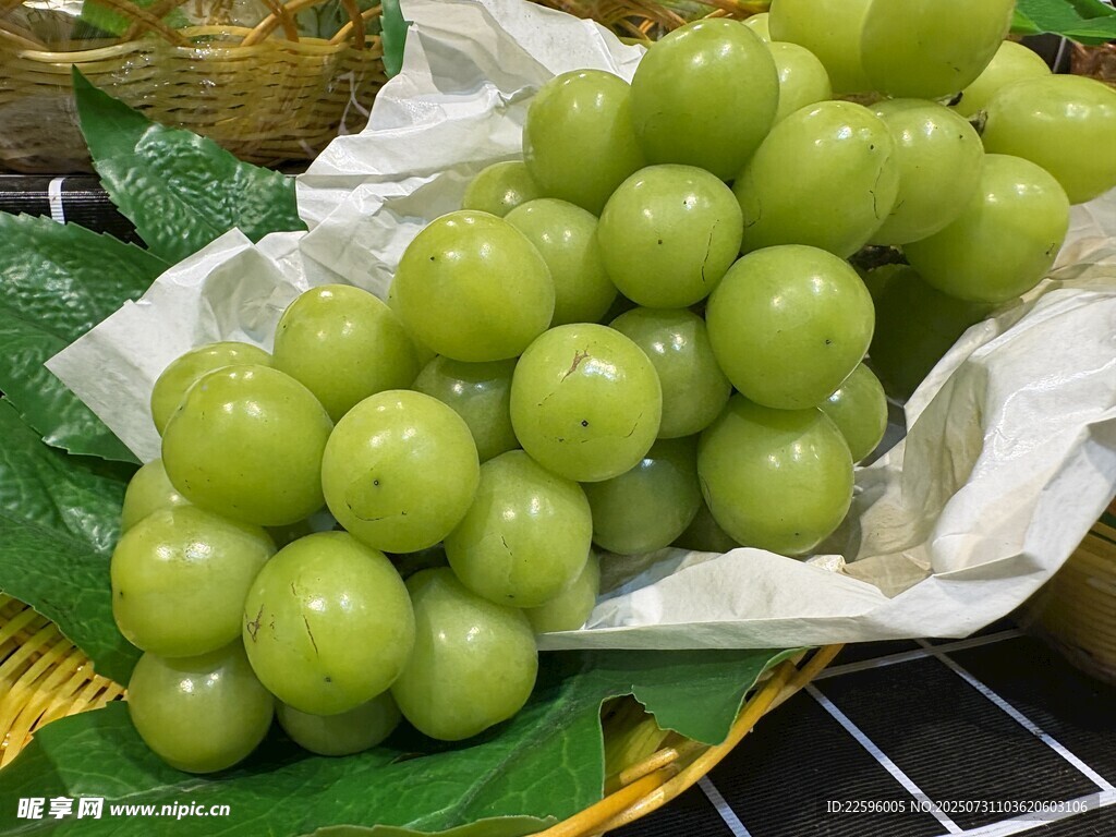 新鲜绿葡萄  饱满诱人
