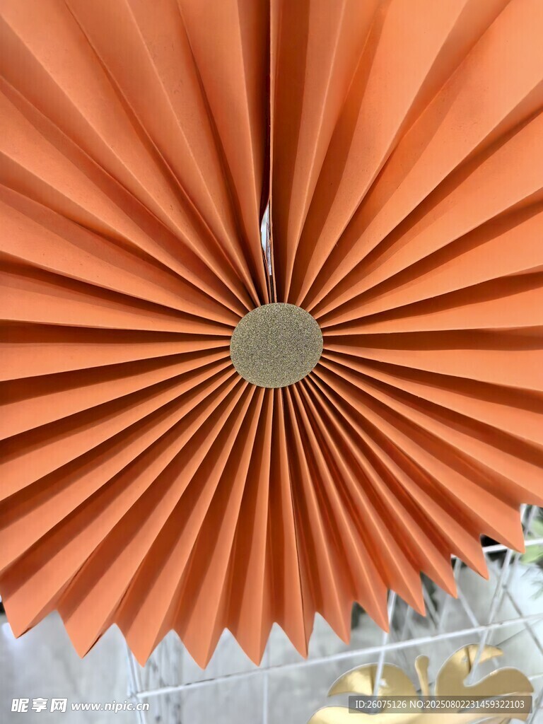 橙色折扇状装饰艺术造型