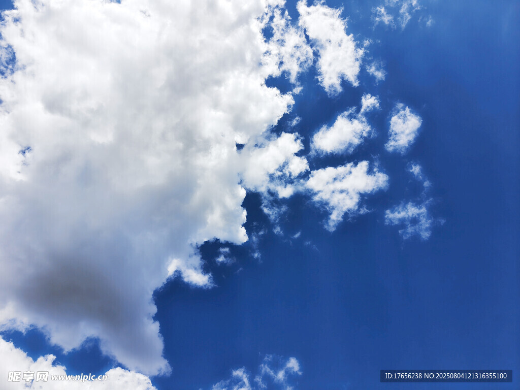 蓝天白云美景