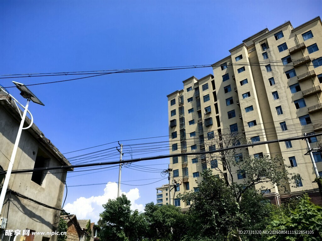 城市中高层住宅与电线景观