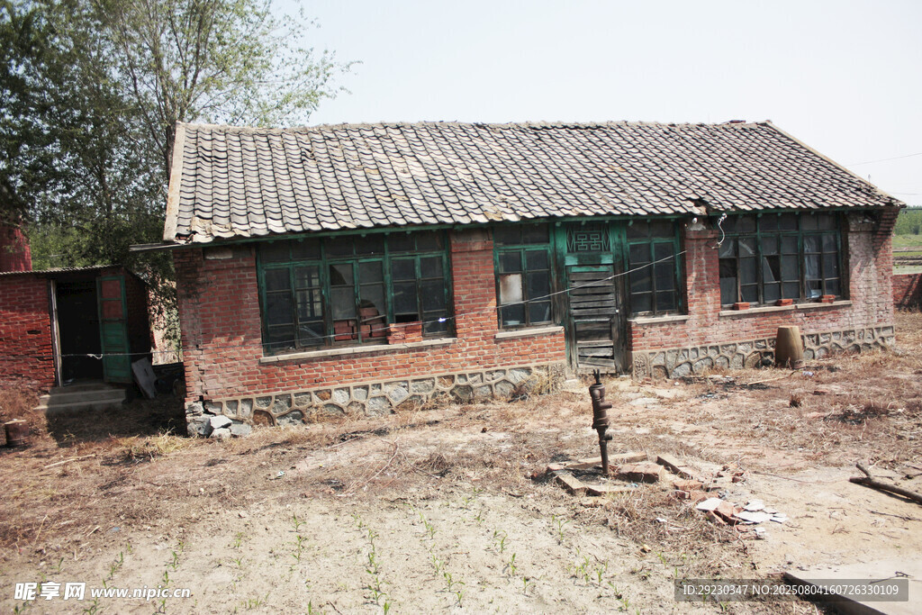 乡村 红砖瓦房  质朴景象