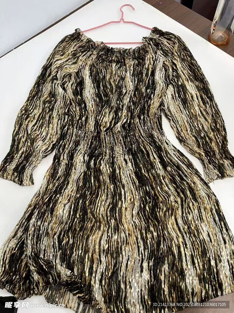 复古花纹长袖连衣裙