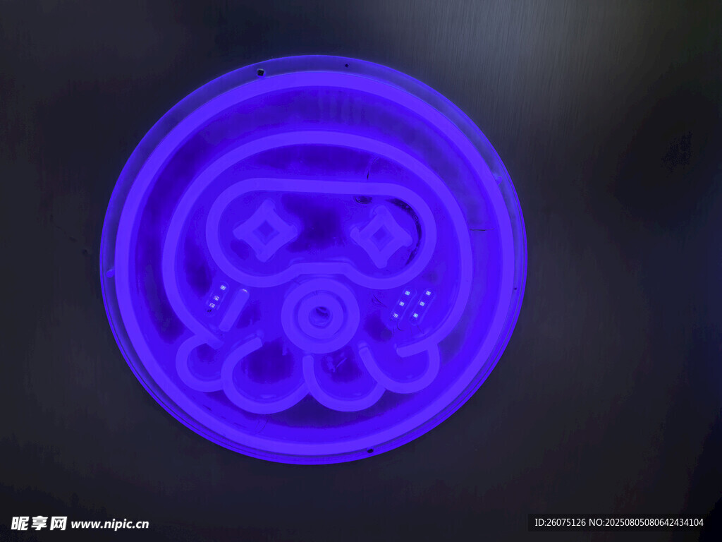紫色发光图案特写