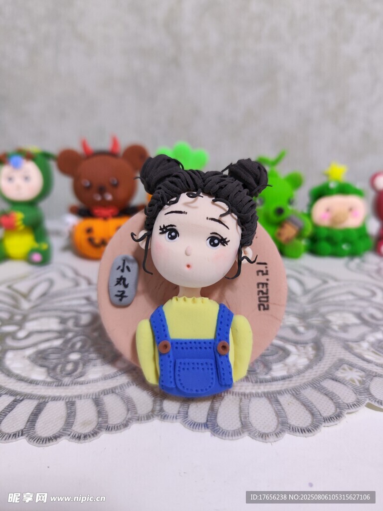 可爱黏土女孩手工艺品