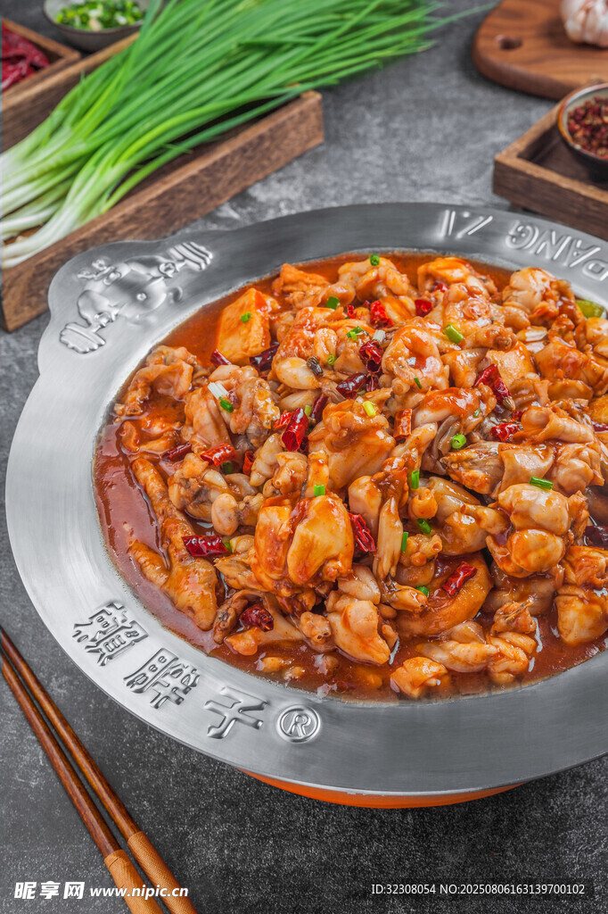 美味香辣牛蛙锅