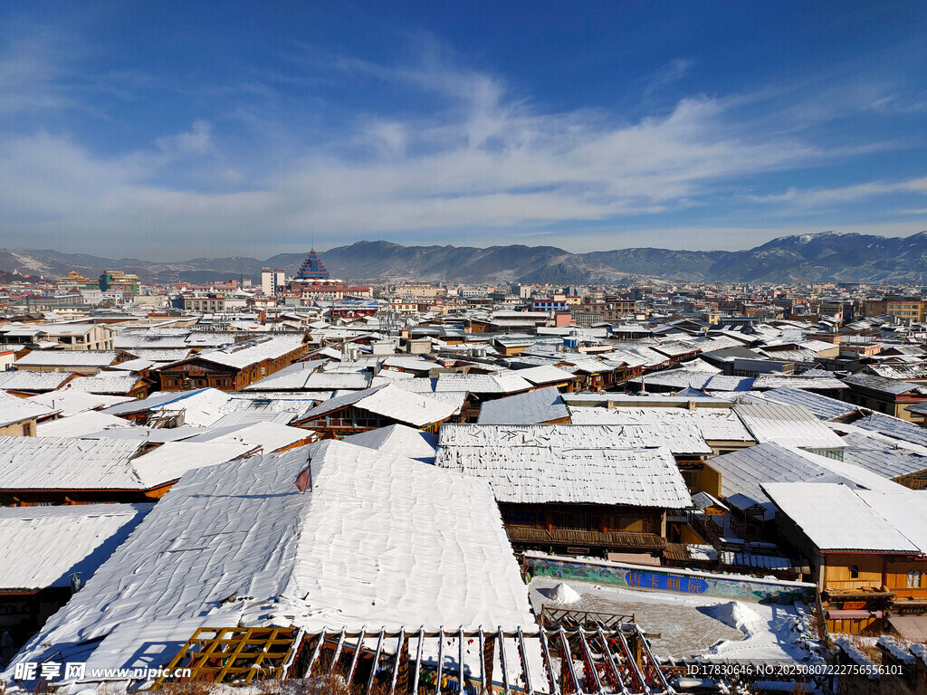 云南迪庆香格里拉全景