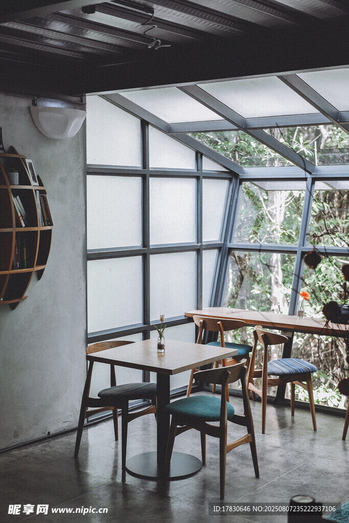 简约风室内休闲用餐空间