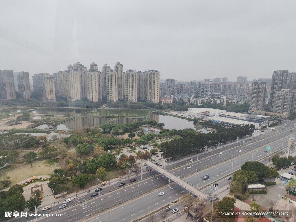 城市俯瞰 高楼与道路景观