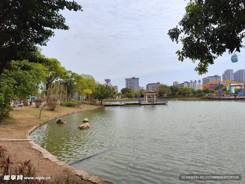 湖畔公园美景