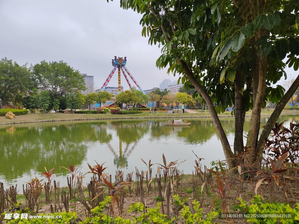 湖畔乐园景致