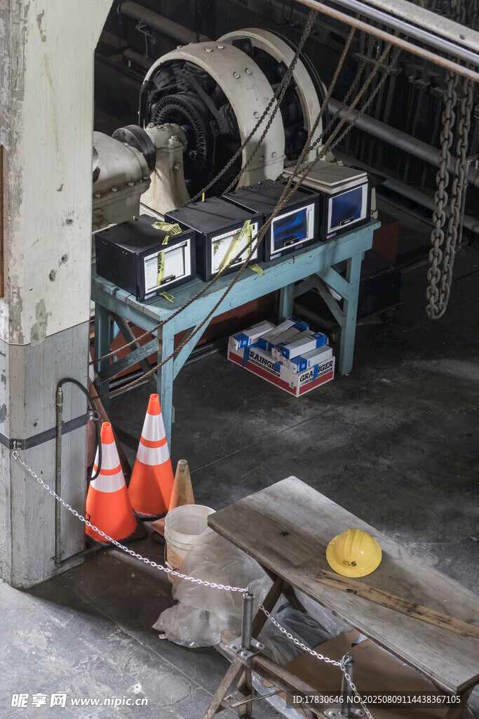 工业场景中的设备与安全锥