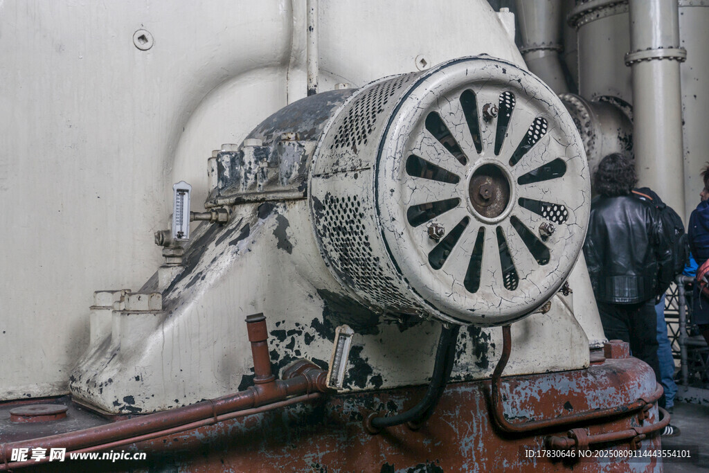 老式工业发动机特写