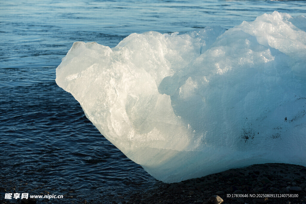 海边的巨大冰块