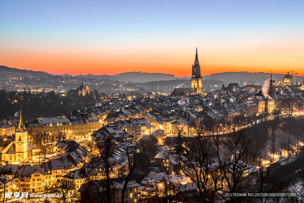 黄昏下的美丽城市景观