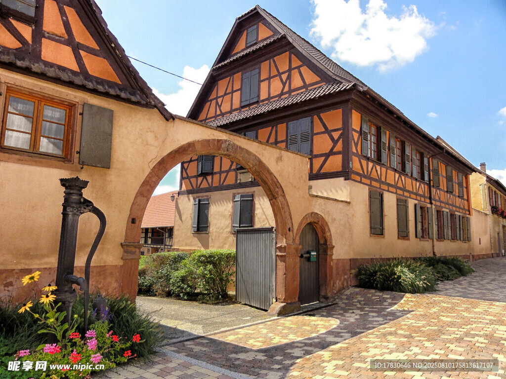 欧式风情小镇拱门建筑