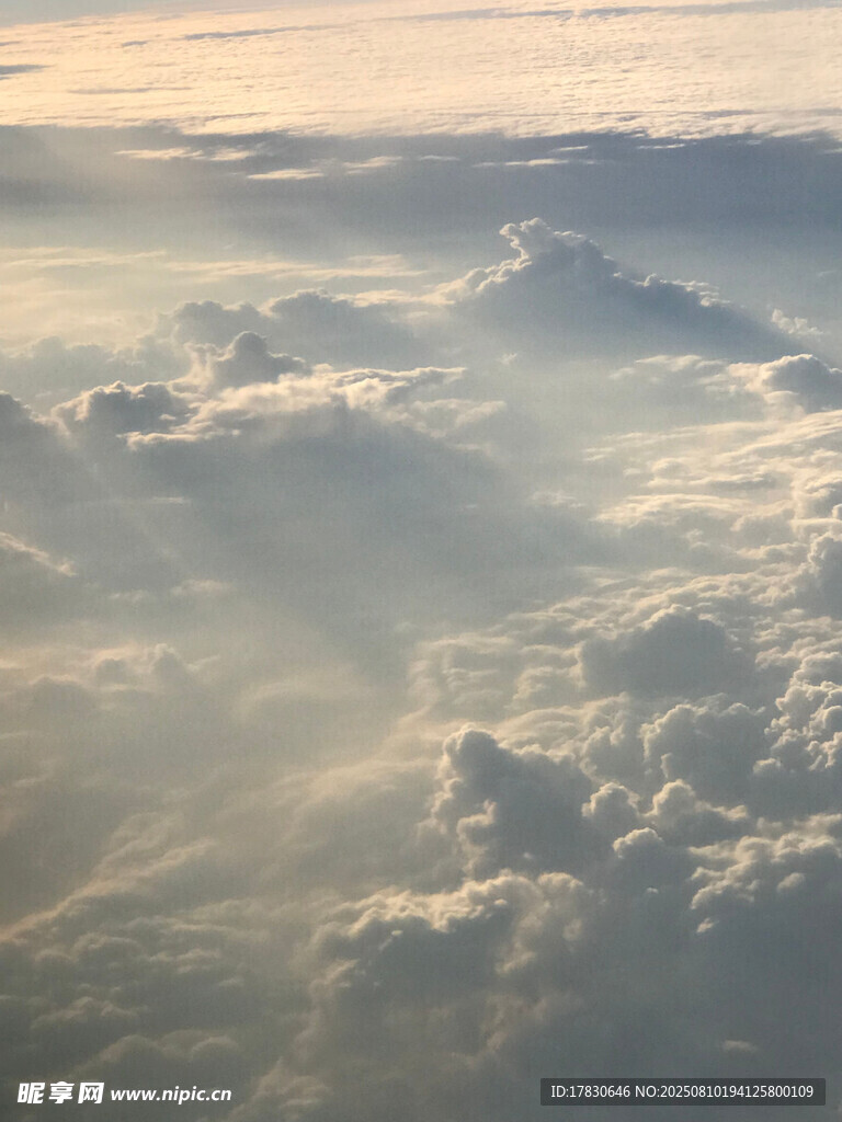 高空云海壮丽景观