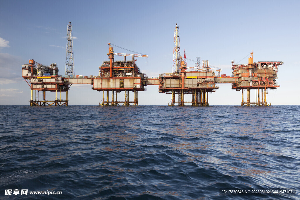 海上石油钻井平台景观