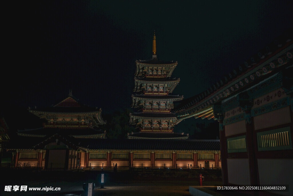 夜幕下的中式古建筑景观