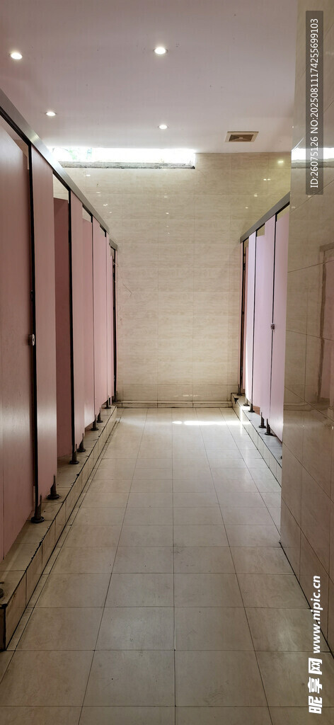 公共卫生间隔间走廊