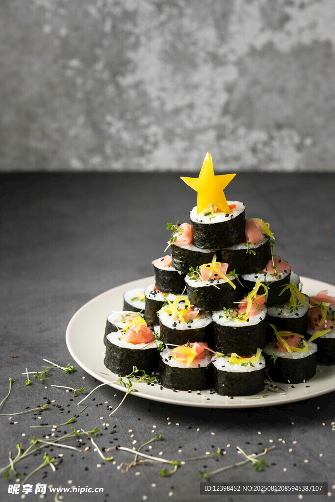 星星装饰的创意寿司塔