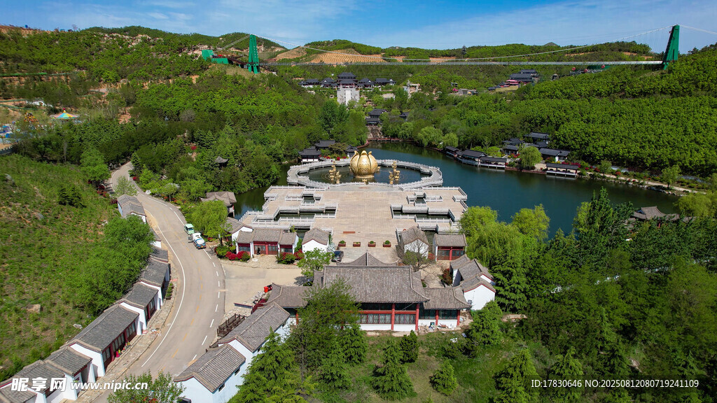 山谷中的建筑群景观