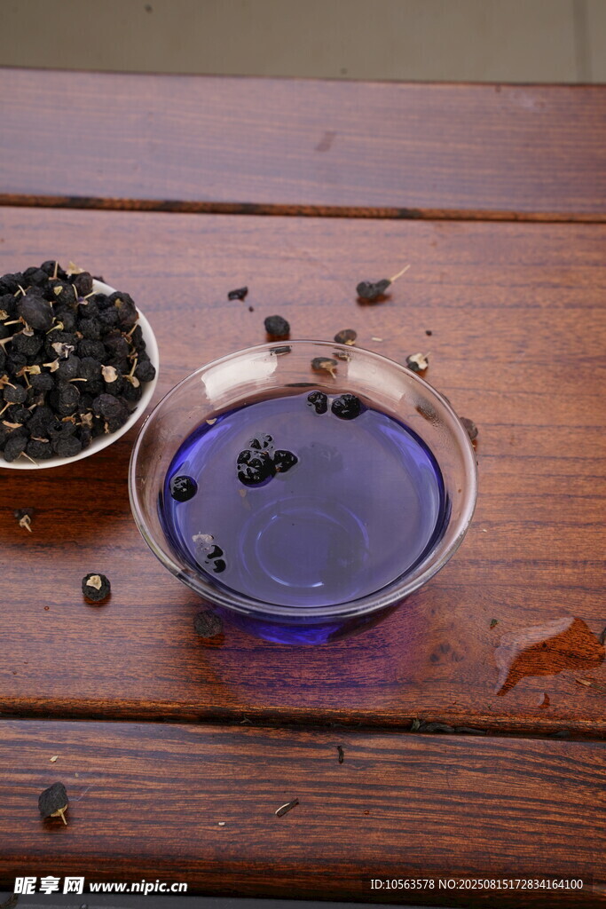 黑枸杞泡水展示