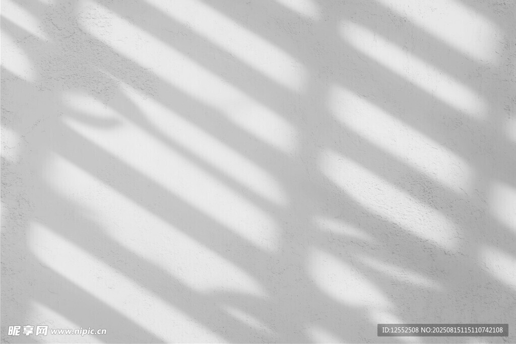 光影交错的条纹墙面