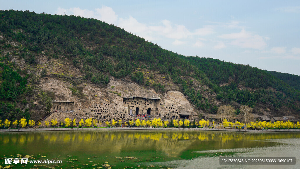 河南洛阳龙门石窟远景