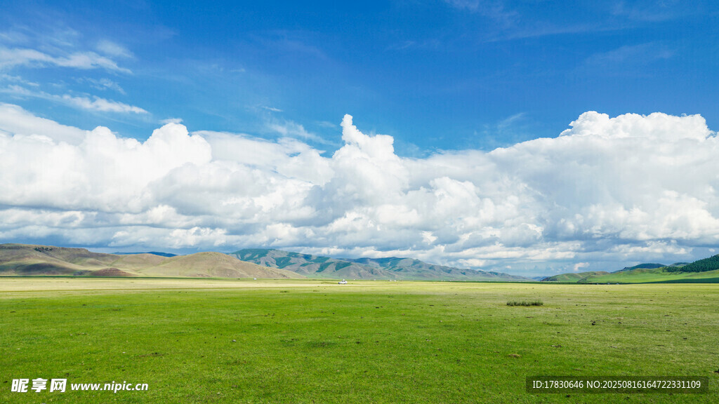 草原蓝天美景