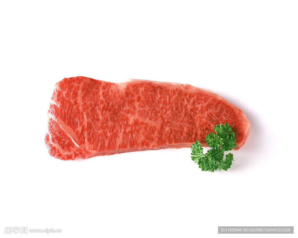 新鲜牛肉块配绿色香草